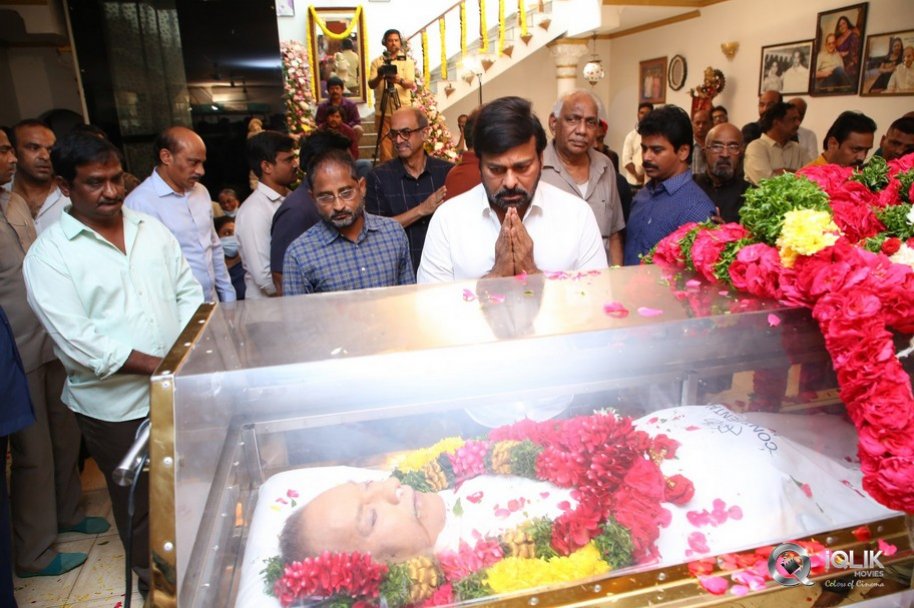 Celebrities-pay-homage-to-superstar-Krishna